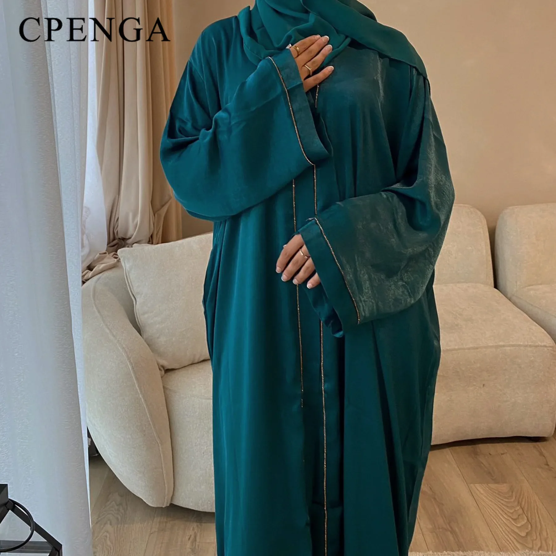 عباية نسائية أنيقة بتصميم فاخر لأناقة يومية.